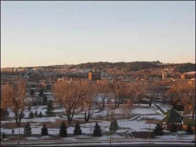 Dans quel état se trouve la ville américaine de Rapid City ?