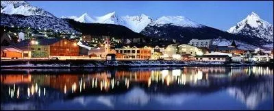 Dans quel pays se trouve la ville considérée comme celle la plus au sud ?