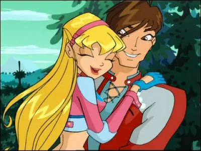 Comment se nomme le petit ami de Stella ?