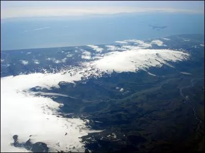 Quel volcan se situe en Islande ?
