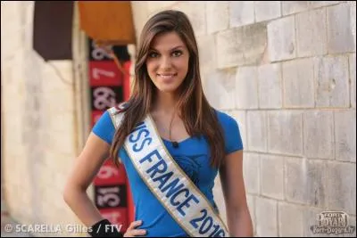 Laquelle de ces personnalités n'était pas membre de l'équipe d'Iris dans le jeu "Fort Boyard" ?