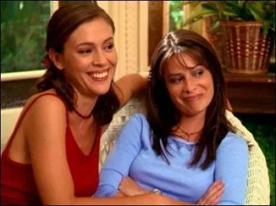 Pourquoi Phoebe est-elle aussi contente sur l'image ?