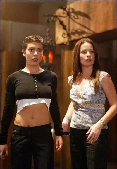 Qui découvre que Piper n'est pas elle-même dans le premier épisode de la saison 6 ?