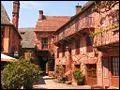Un des plus beaux villages de France, construit en grs rouge, Collonges-la-Rouge se trouve :