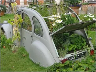 En quelle ann&eacute;e la 2CV Citro&euml;n est-elle pr&eacute;sent&eacute;e au salon de l'automobile ?