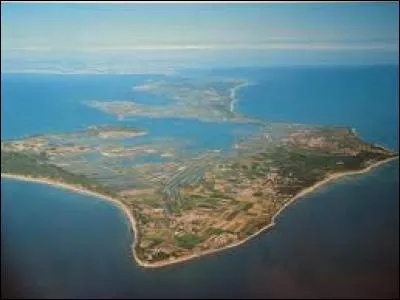 Dans quel océan se situe l'île de Ré ?