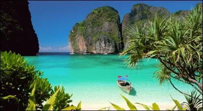 Dans quel pays se trouve l'île de Phuket ?