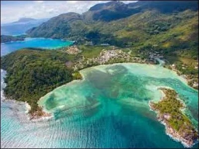 Dans quel archipel se trouve l'île de Mahé ?