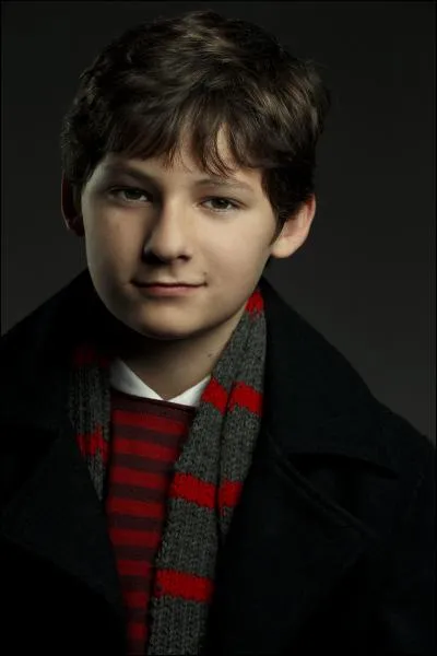 Quel est le prénom du fils adoptif de Regina Mills dans la série "Once Upon a Time" ?