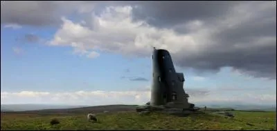 Que dit la pancarte devant la maison de Luna Lovegood ?