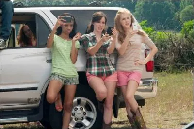 Qui est la fille à droite de la photo ?