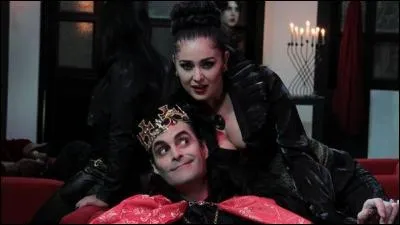 Comment s'appellent ses deux amoureux vampires ?