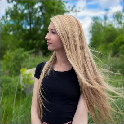 Girlyaddict a un petit copain qui s'appelle Jules.