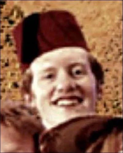 Qu'est-ce qu'apprend Charlie à Hagrid lors du mariage de Bill et Fleur ?