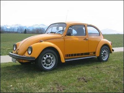 Qui est le commanditaire de la VW Coccinelle Jeans ?