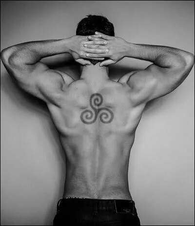 &Agrave; qui appartient ce tatouage ?
