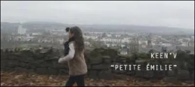 Petite Emilie 8 ans passés, rien n'a changé sauf qu'elle :