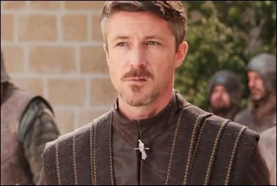 Petyr Baelish a comme emblème un oiseau.