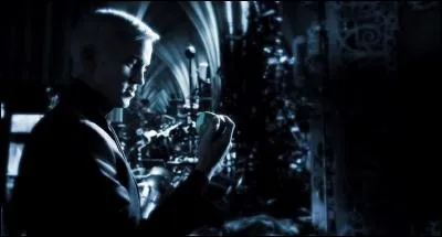 Quel objet Drago Malefoy doit-il réparer lors de sa sixième année ?