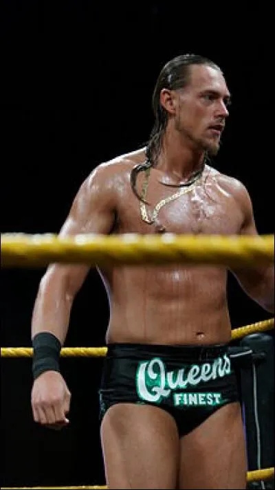 Quel est le nom de ce catcheur étant à RAW ?