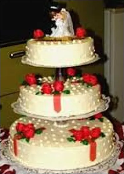 Comment s'appelle cette "pi&egrave;ce" g&eacute;n&eacute;ralement mang&eacute;e lors de bapt&ecirc;mes, communions, mariages, etc. ?