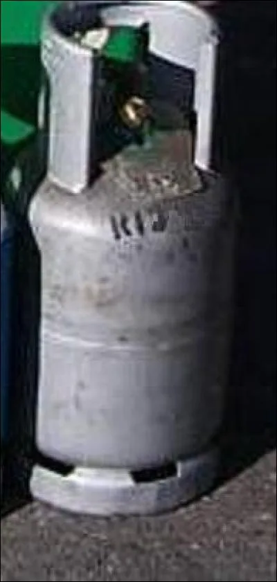 Le potentiel de réchauffement climatique du R12 est égal à ...