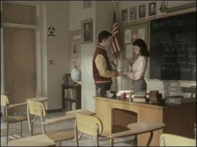 Quelle malédiction hante les couloirs du lycée ?