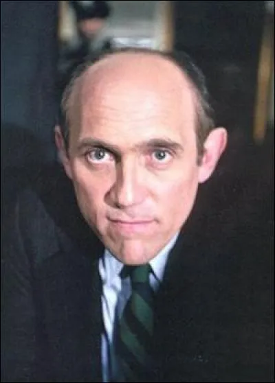 Qui a remplacé le principal Flutie à sa mort ?