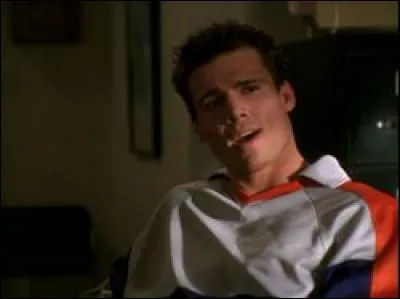 "Les deux visages" quel élève lui demande de faire son devoir ?