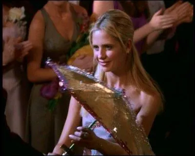 Quelle récompense le comité des élèves offre-t-il à Buffy ?