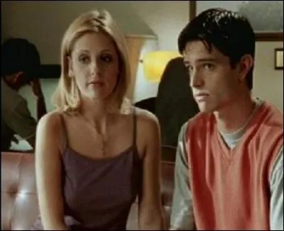 Quel ancien ami de Buffy vient étudier au lycée Sunnydale ?