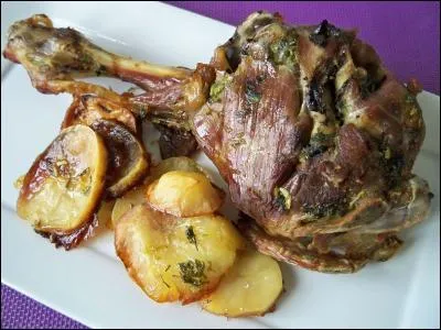 Voici l'agneau de lait rôti :