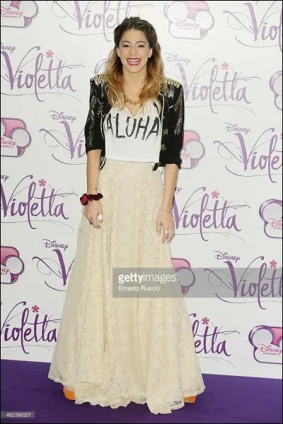 Durant quelle année a-t-elle sorti son premier album "TINI" ?