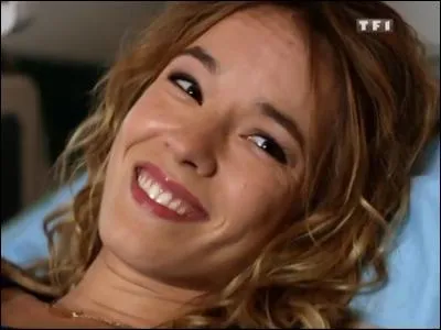 De qui Alizée tombe-t-elle enceinte ?