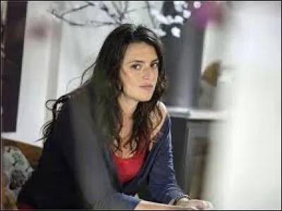 Où Clem rencontre-t-elle Sarah ?