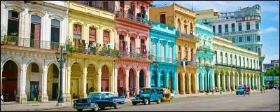 Dans quel pays se trouve cette ville réputée pour ses cigares et son rhum ?