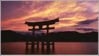 Comment surnomme-t-on traditionnellement le Japon ?