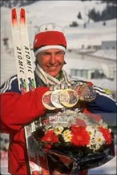 Ayant participé à trois olympiades d'hiver de 1992 à 2002 (elle ne fait pas ceux de 1998), la championne russe, Lyubov Egorova, ramènera pour son pays 6 médailles d'or et 3 d'argent sur deux Jeux olympiques (en effet, elle ne remportera aucun titre lors de ses derniers J.O. en 2002 à Salt Lake City). Ternie à la fin de sa carrière par une affaire de dopage, dans quelle discipline excellait-elle ?
