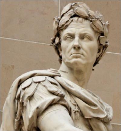 Quel est le nom de ce général, homme politique et écrivain romain, né à Rome le 12 ou le 13 juillet 100 av. J.-C ?