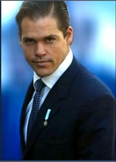 Imaginons un instant que la France soit toujours une monarchie, lequel, de ces trois personnages, pourrait légitimement prétendre au trône de France ?