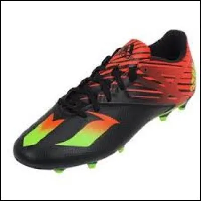 De quelle(s) couleur(s) sont ses crampons ?