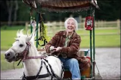 Mme Bell a un poney comment s'appelle-t-il ?