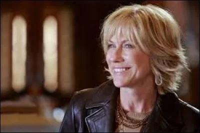 Pourquoi Val vend-elle le cheval d'Ashley ?