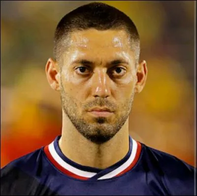 Comment s'appelle ce footballeur ?