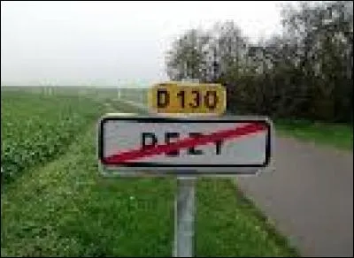 Nous sortons de Pézy. Ancienne commune Eurélienne, elle se trouve en région ...