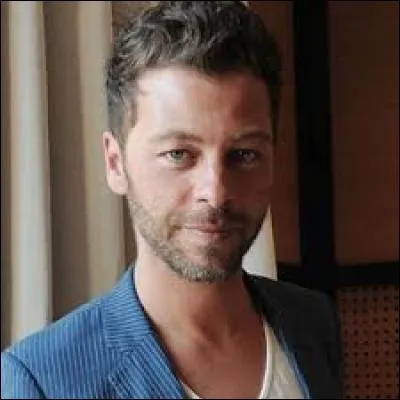 Il est en couple avec...