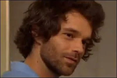 Lors de sa première apparition dans la série, de qui Fabien est-il tombé amoureux ?