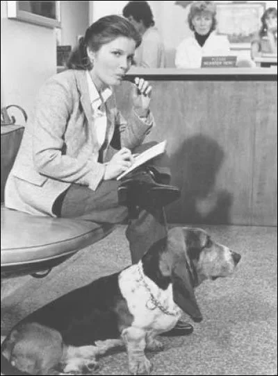 Il accompagne parfois son maître dans son activité professionnelle, qui est-il ?