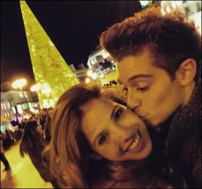 Comment la petite amie de Ruggerro Pasquarelli, qui joue dans "Violetta", s'appelle-t-elle ?