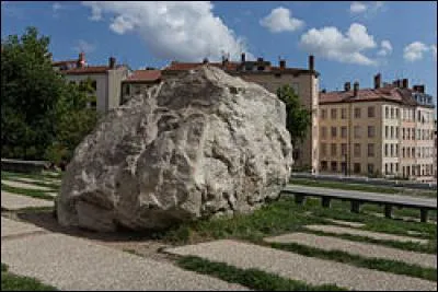 De quelle grande ville le Gros Caillou est-il un symbole ?